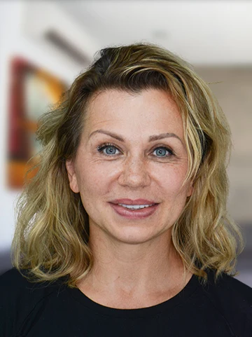 picture of mature woman patient at cancun dental design smiling after her smile makeover